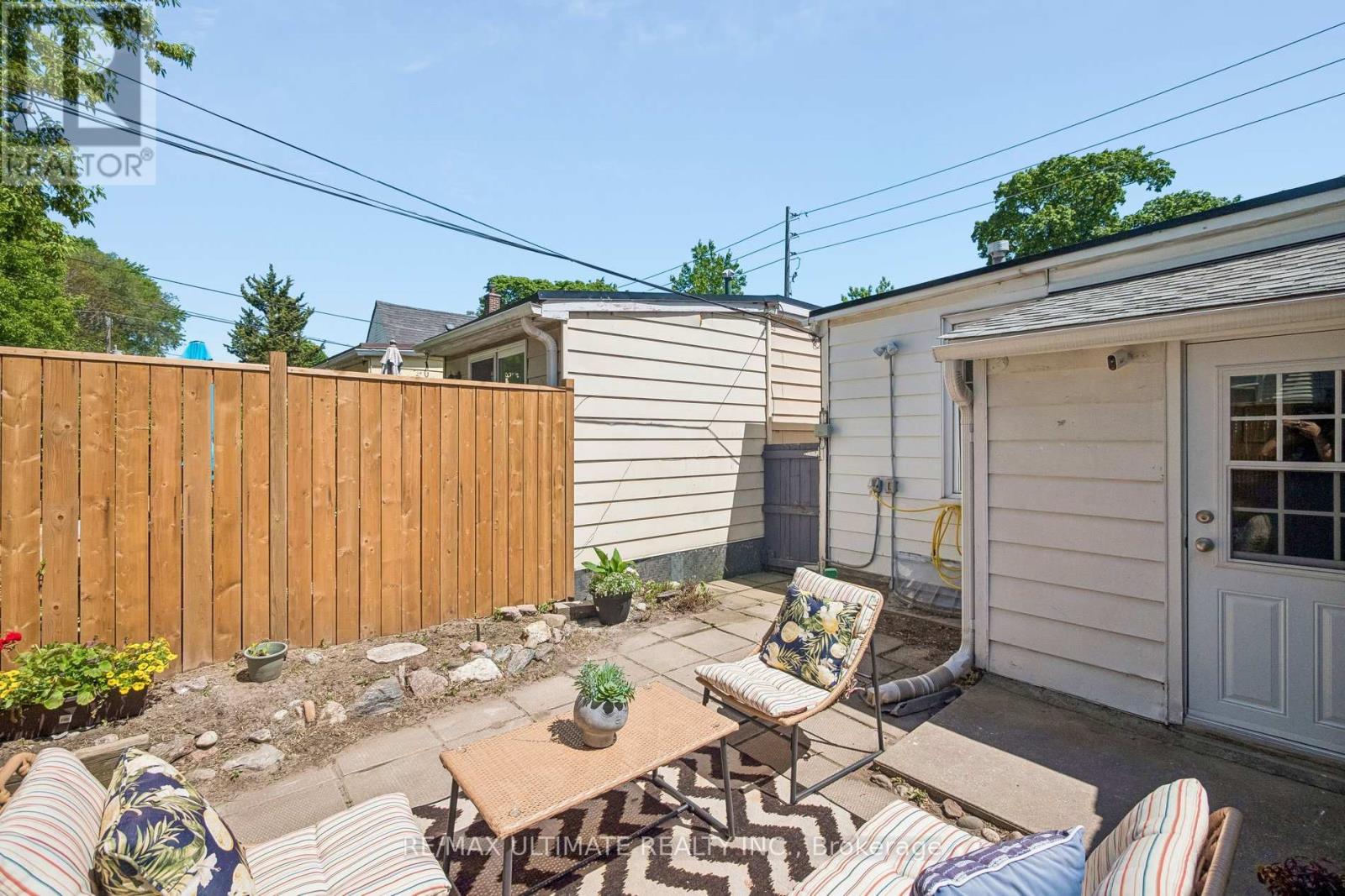 132 Hanson Street, Toronto, Ontario  M4C 1A4 - Photo 33 - E13240786