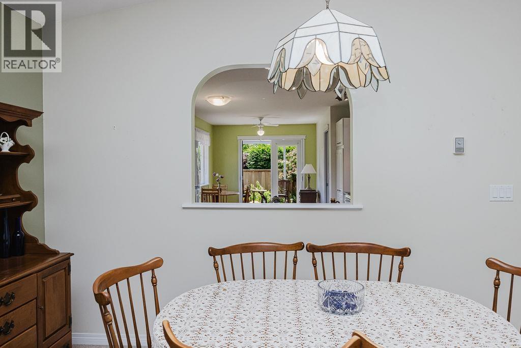6317 Williams Place, Sechelt, British Columbia  V7Z 0M6 - Photo 11 - R3132152