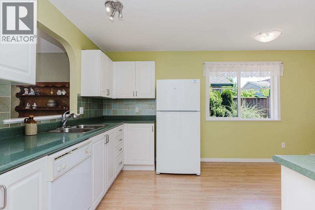 6317 Williams Place, Sechelt, British Columbia  V7Z 0M6 - Photo 13 - R3132152