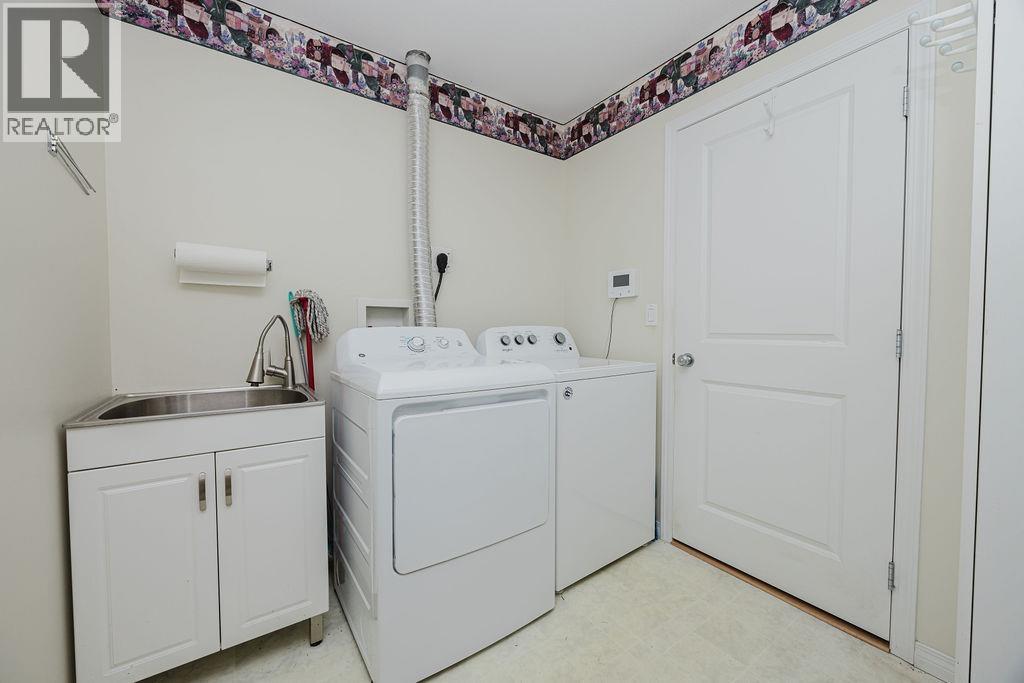 6317 Williams Place, Sechelt, British Columbia  V7Z 0M6 - Photo 18 - R3132152
