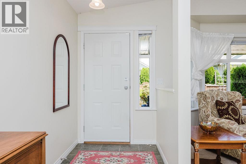 6317 Williams Place, Sechelt, British Columbia  V7Z 0M6 - Photo 4 - R3132152