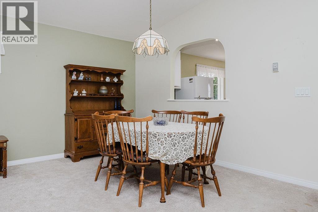 6317 Williams Place, Sechelt, British Columbia  V7Z 0M6 - Photo 9 - R3132152