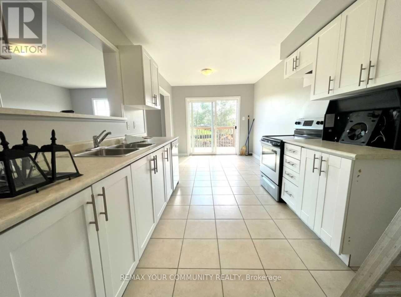 Main Floor - 1385 Hunter Street, Innisfil, Ontario  L9S 4B7 - Photo 4 - N13240532