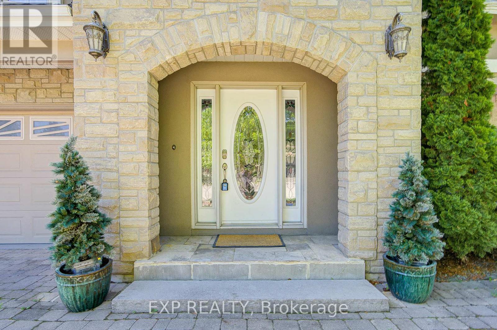 82 Derby Court, Newmarket, Ontario  L3Y 5Z9 - Photo 2 - N13240570