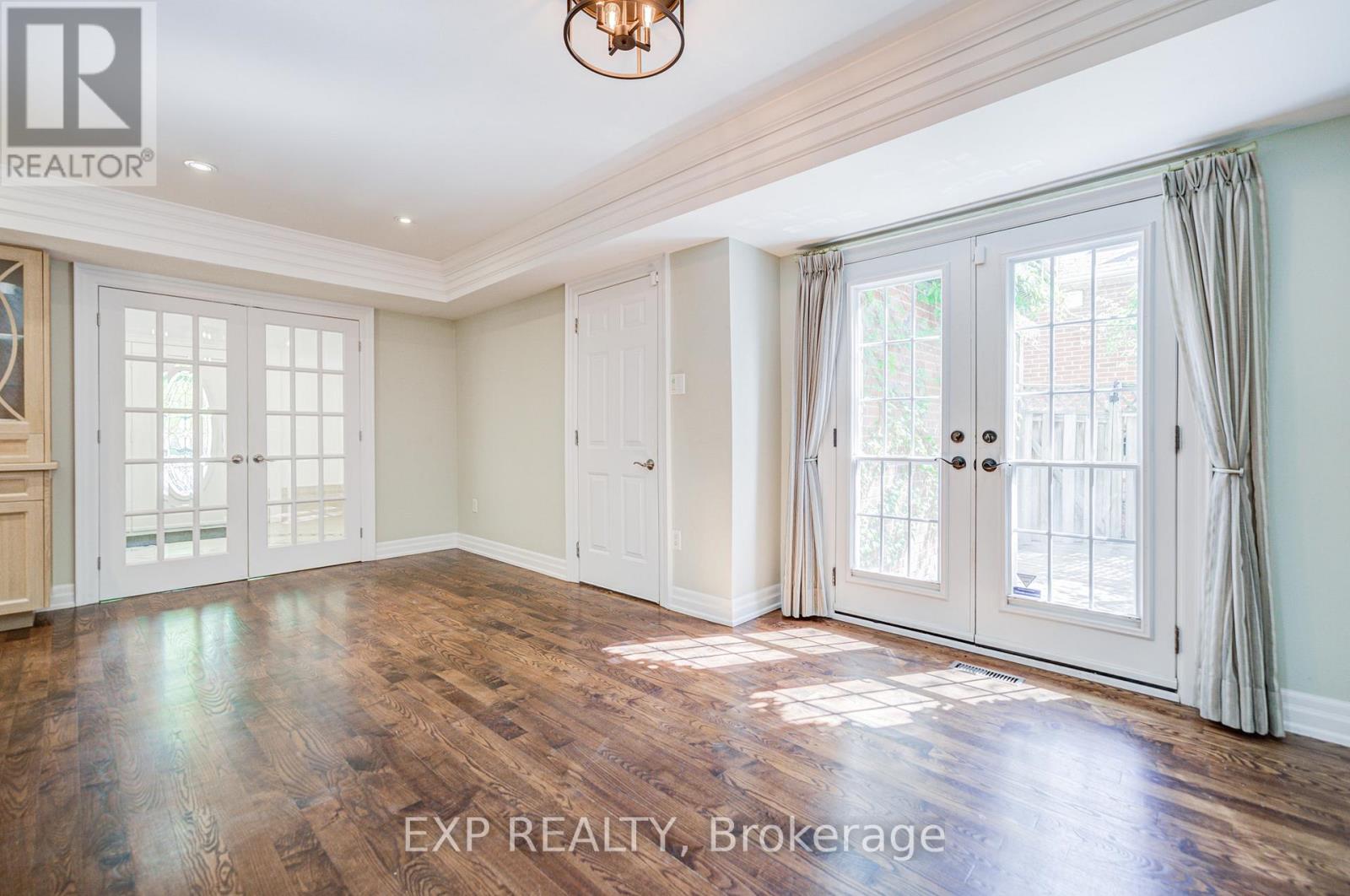 82 Derby Court, Newmarket, Ontario  L3Y 5Z9 - Photo 5 - N13240570