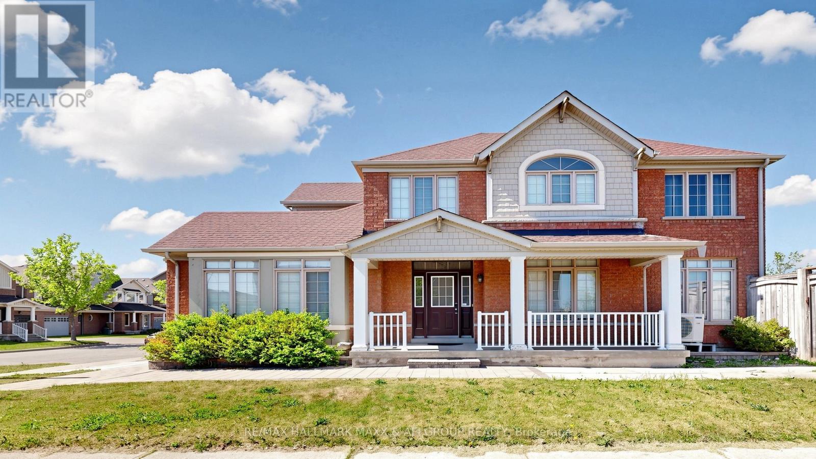1 Vandervoort Drive, Richmond Hill, Ontario  L4E 0C6 - Photo 2 - N13240896