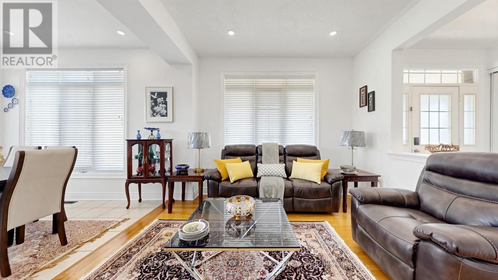 1 Vandervoort Drive, Richmond Hill, Ontario  L4E 0C6 - Photo 8 - N13240896