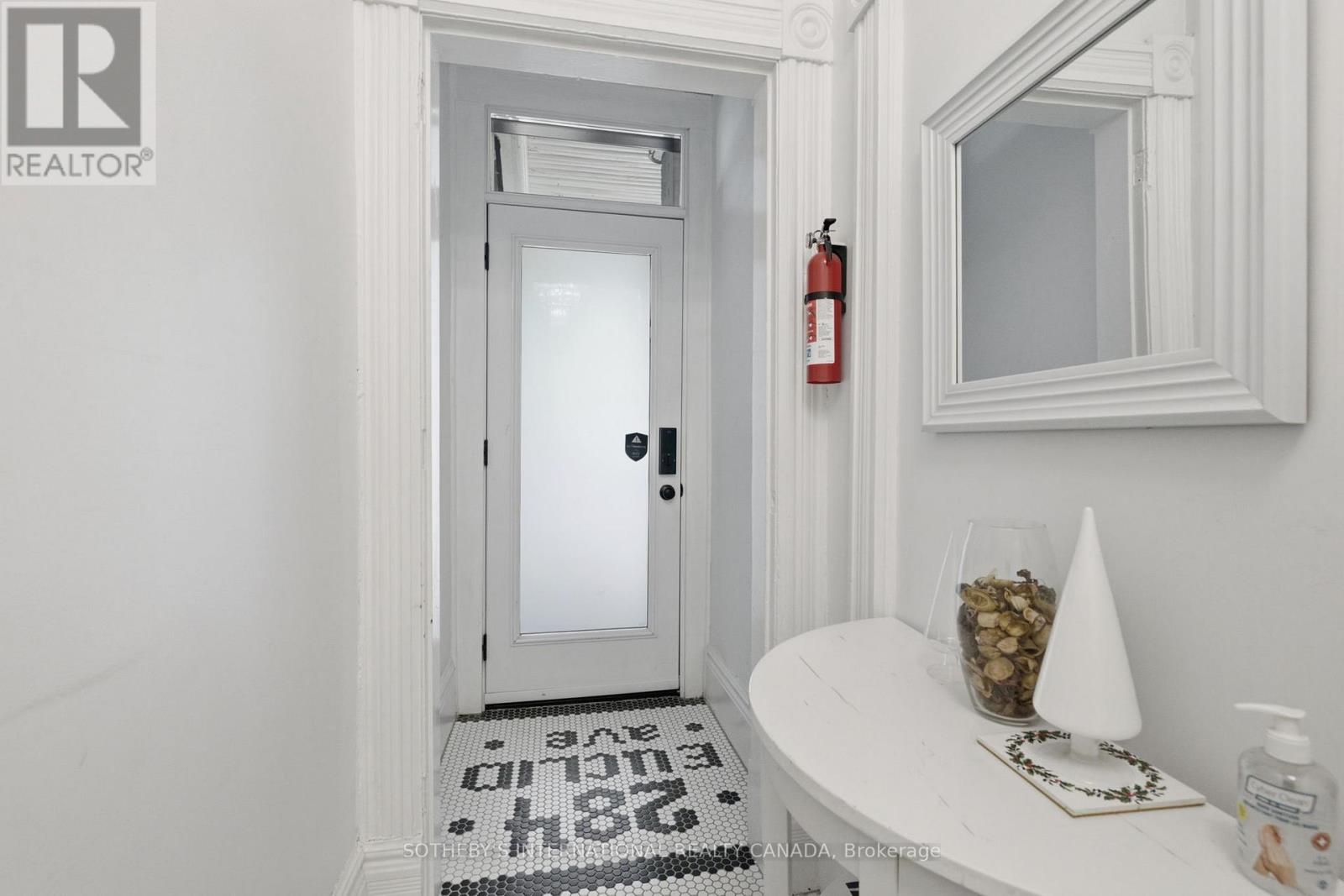 Main - 284 Euclid Avenue, Toronto, Ontario  M6J 2K2 - Photo 3 - C13240934
