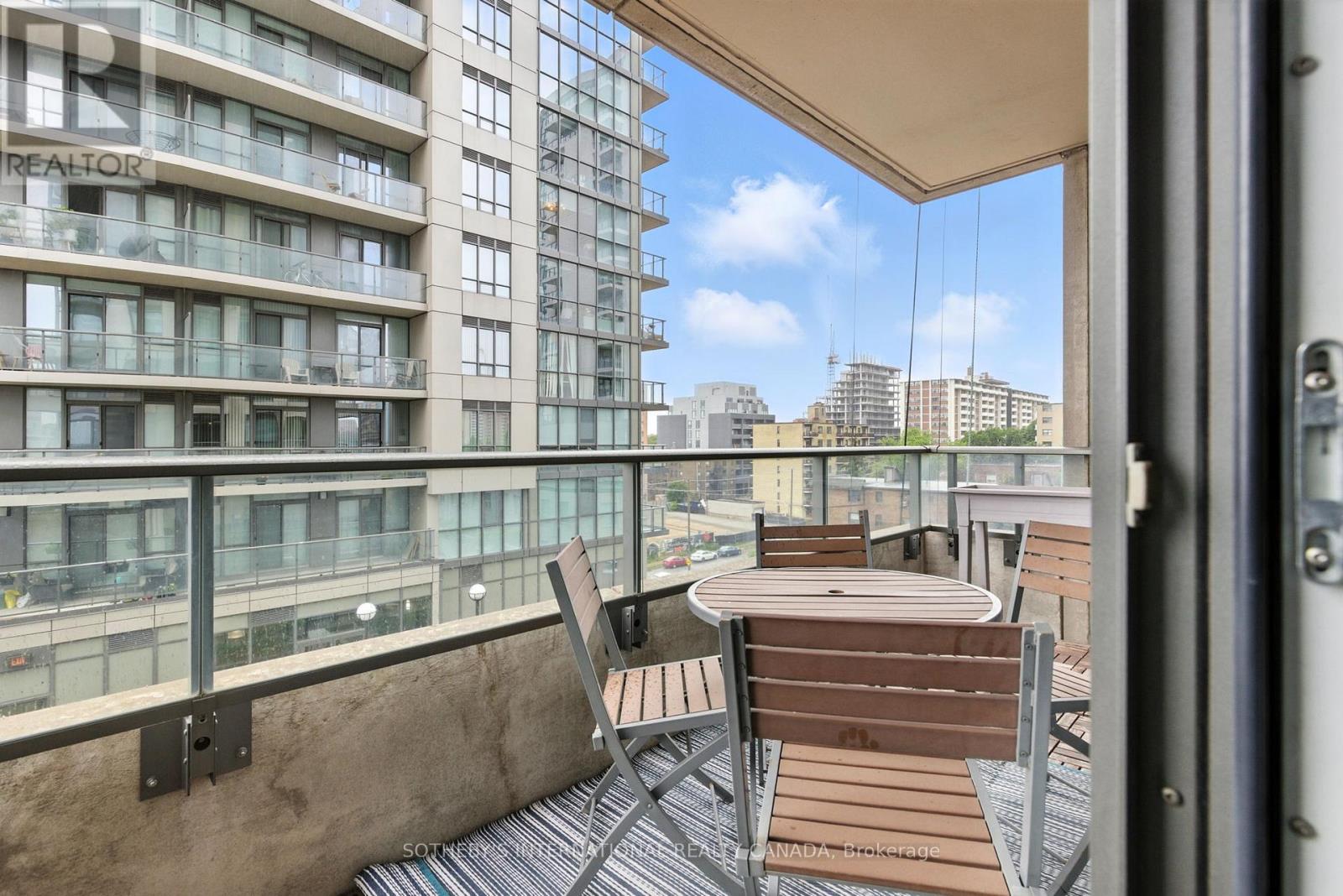 502 - 500 St Clair Avenue W, Toronto, Ontario  M6C 1A8 - Photo 14 - C13240956