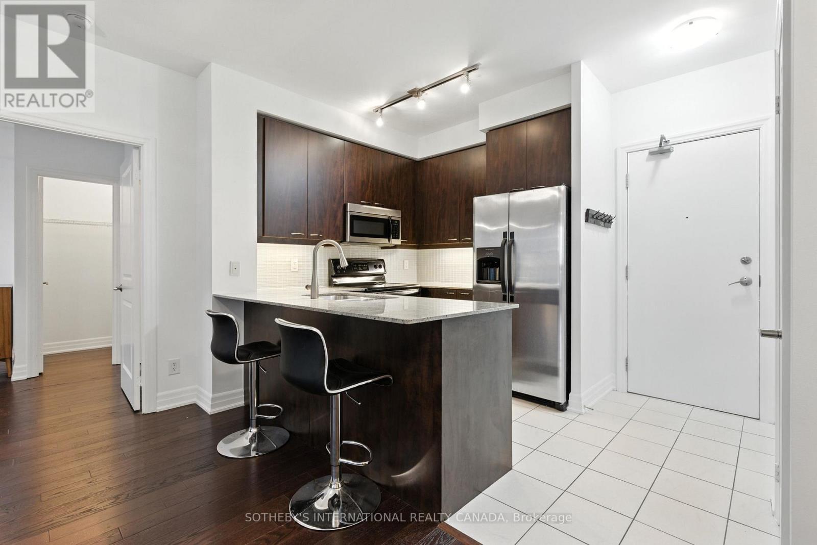 502 - 500 St Clair Avenue W, Toronto, Ontario  M6C 1A8 - Photo 3 - C13240956