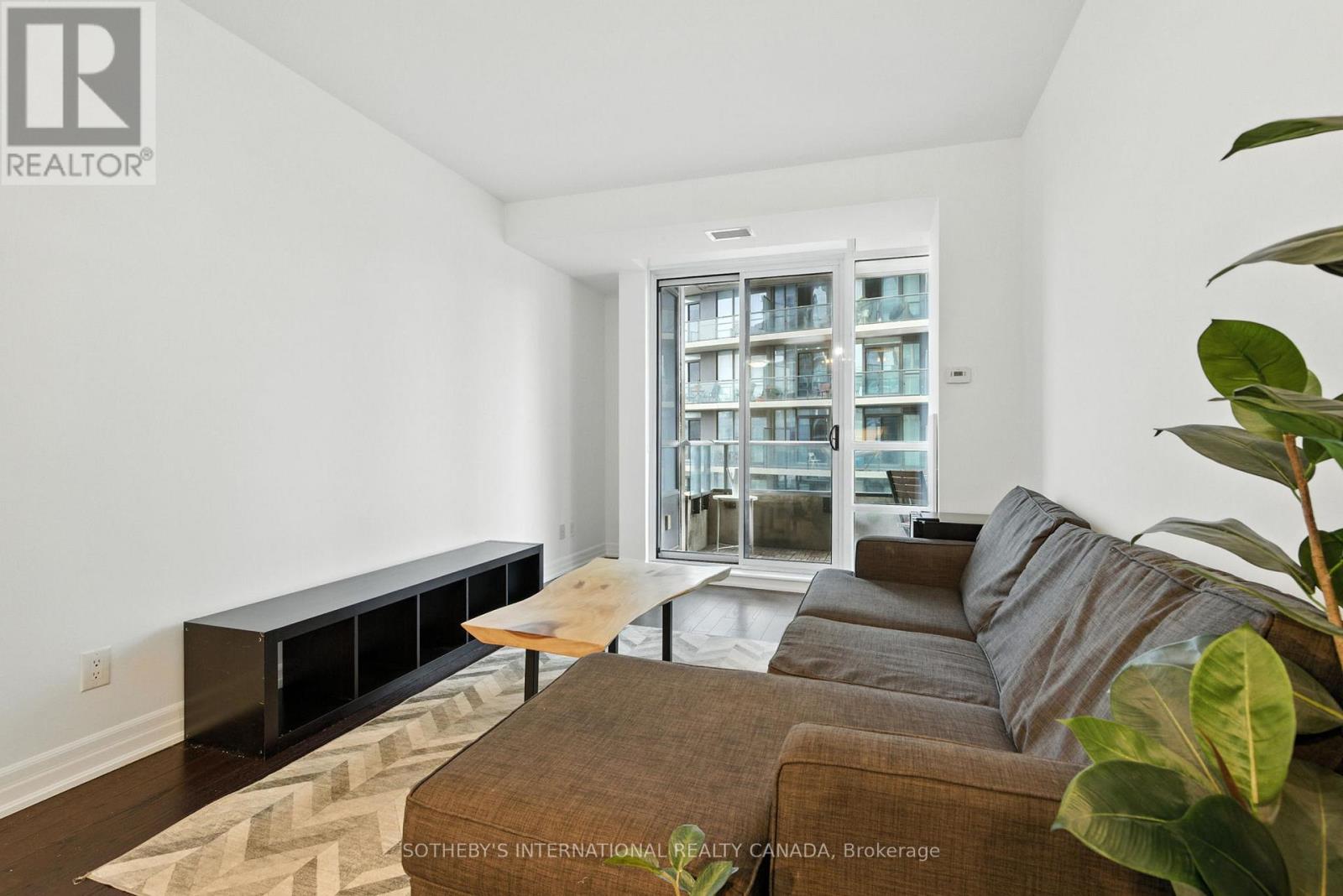 502 - 500 St Clair Avenue W, Toronto, Ontario  M6C 1A8 - Photo 5 - C13240956