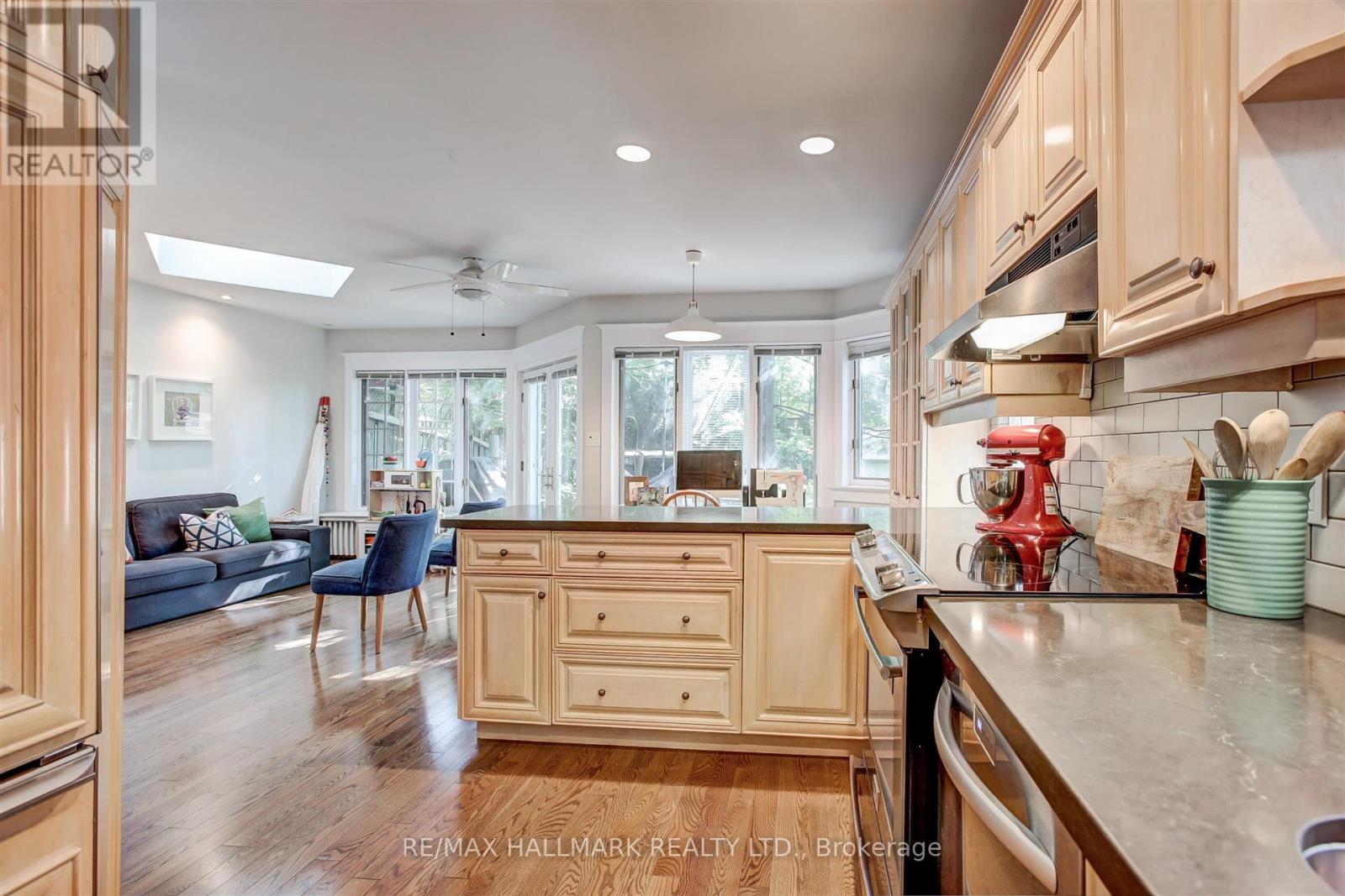 69 Normandy Boulevard, Toronto, Ontario  M4L 3K4 - Photo 11 - E13240944