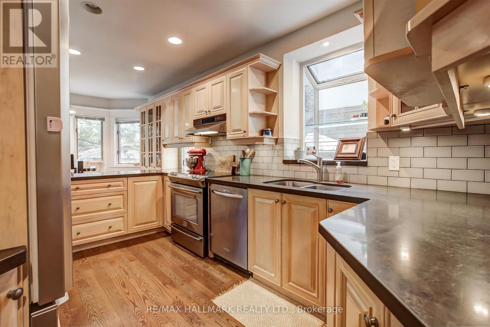 69 Normandy Boulevard, Toronto, Ontario  M4L 3K4 - Photo 12 - E13240944