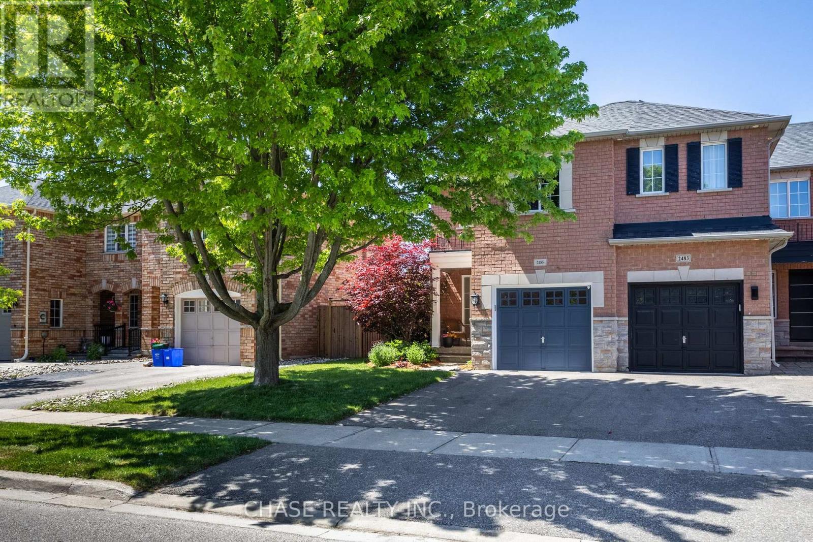 2485 Newcastle Crescent, Oakville, Ontario  L6M 4P3 - Photo 2 - W13240538