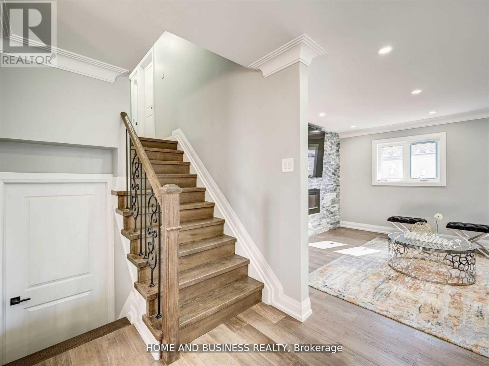 Upper - 470 Louis Drive, Mississauga, Ontario  L5B 2J6 - Photo 10 - W13240610