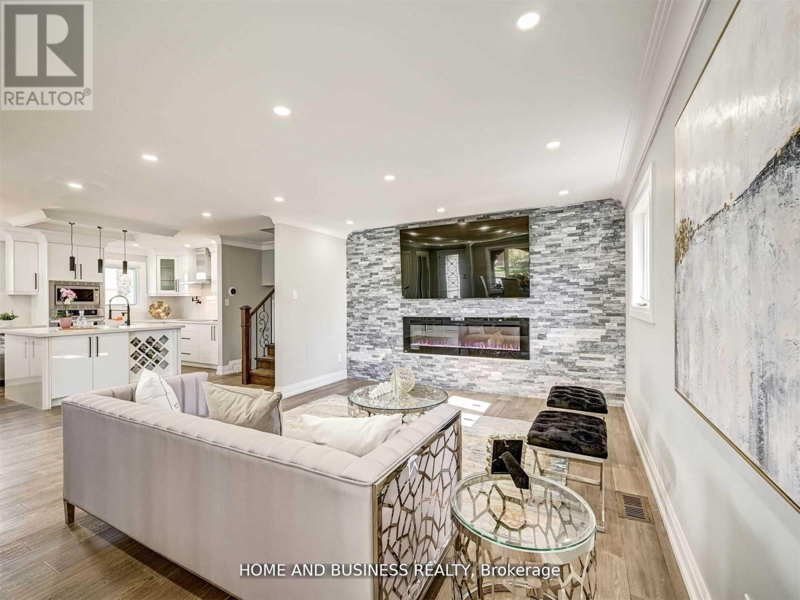 Upper - 470 Louis Drive, Mississauga, Ontario  L5B 2J6 - Photo 3 - W13240610