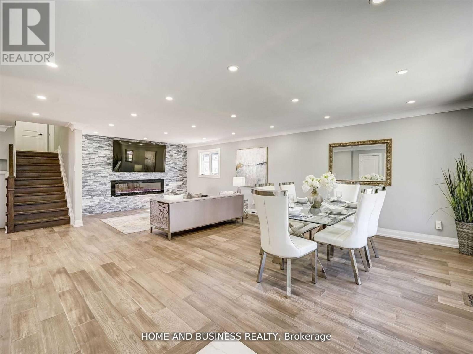 Upper - 470 Louis Drive, Mississauga, Ontario  L5B 2J6 - Photo 6 - W13240610
