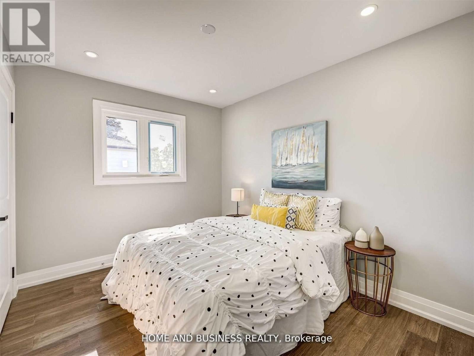 Upper - 470 Louis Drive, Mississauga, Ontario  L5B 2J6 - Photo 9 - W13240610