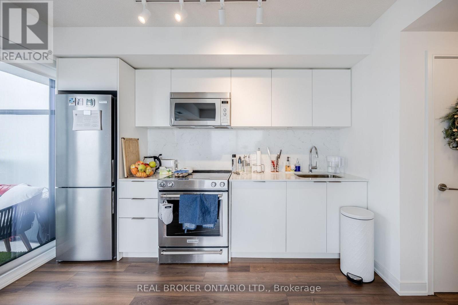 2010 - 30 Samuel Wood Way, Toronto, Ontario  M9B 0C9 - Photo 12 - W13240730