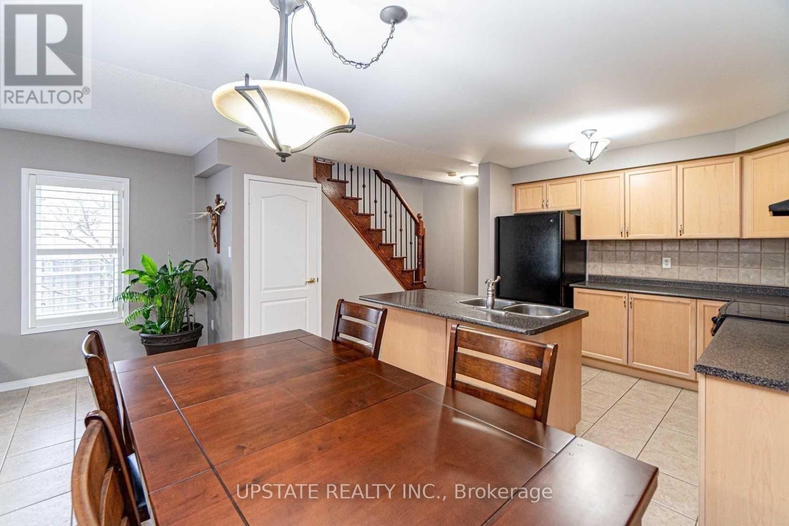 32 Sestina Court, Brampton, Ontario  L6P 1R9 - Photo 4 - W13240760