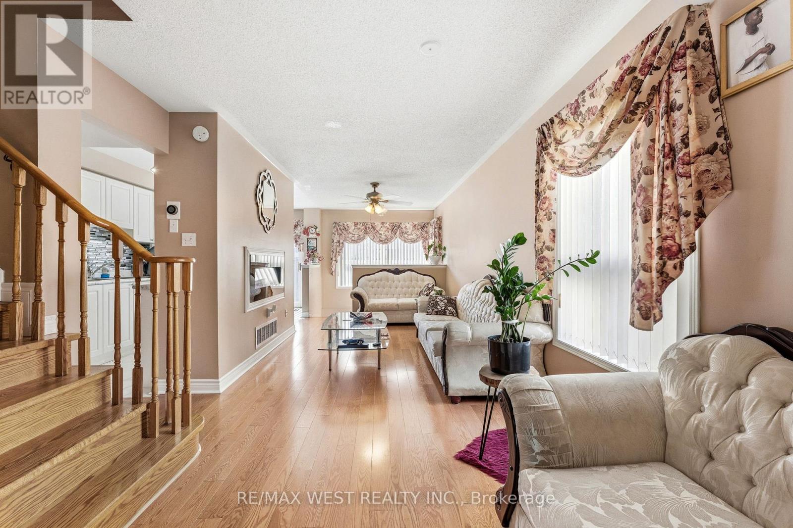 18 Needlewood Lane, Brampton, Ontario  L6R 2N2 - Photo 3 - W13240824