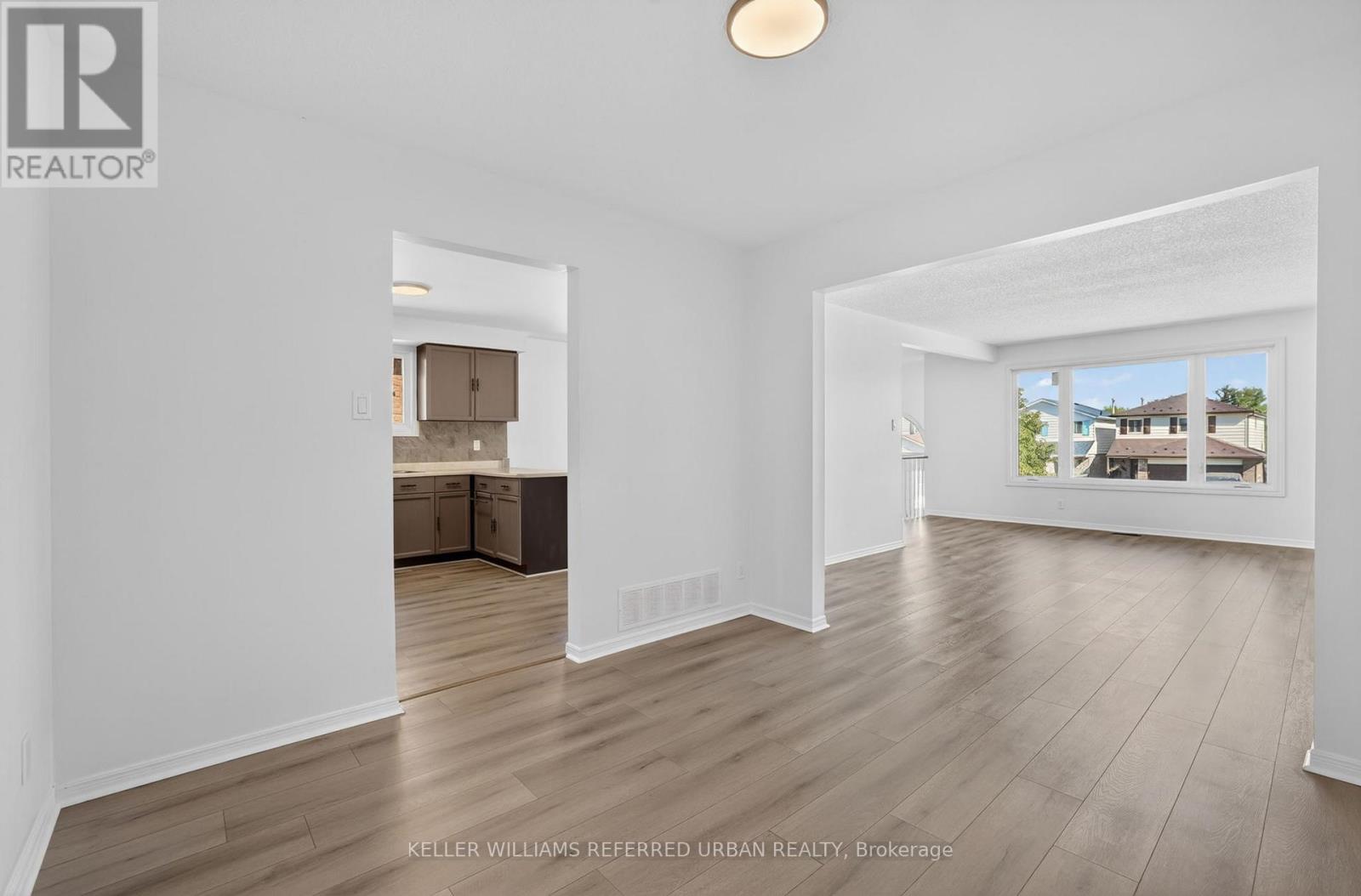 423 Britannia Avenue, Bradford West Gwillimbury, Ontario  L3Z 2C8 - Photo 11 - N13240948