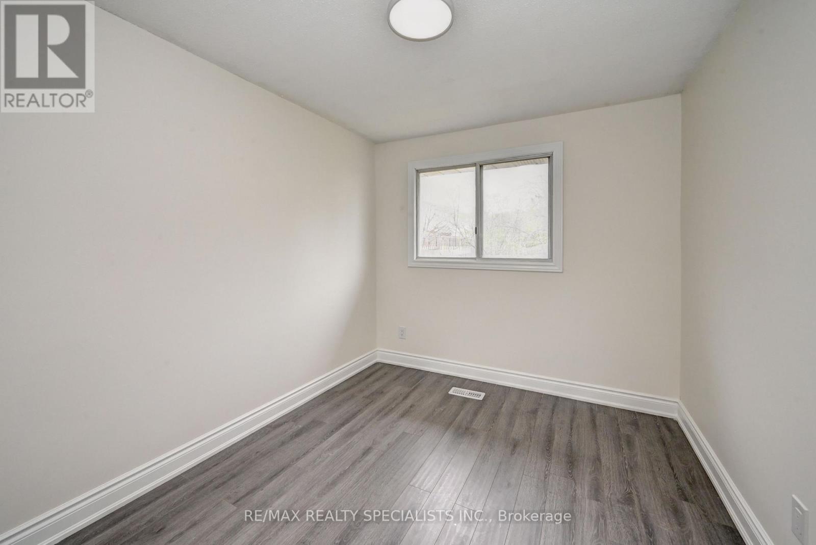 11 Dinison Crescent, Kitchener, Ontario N2E 2W3 - Photo 12 - X13240494
