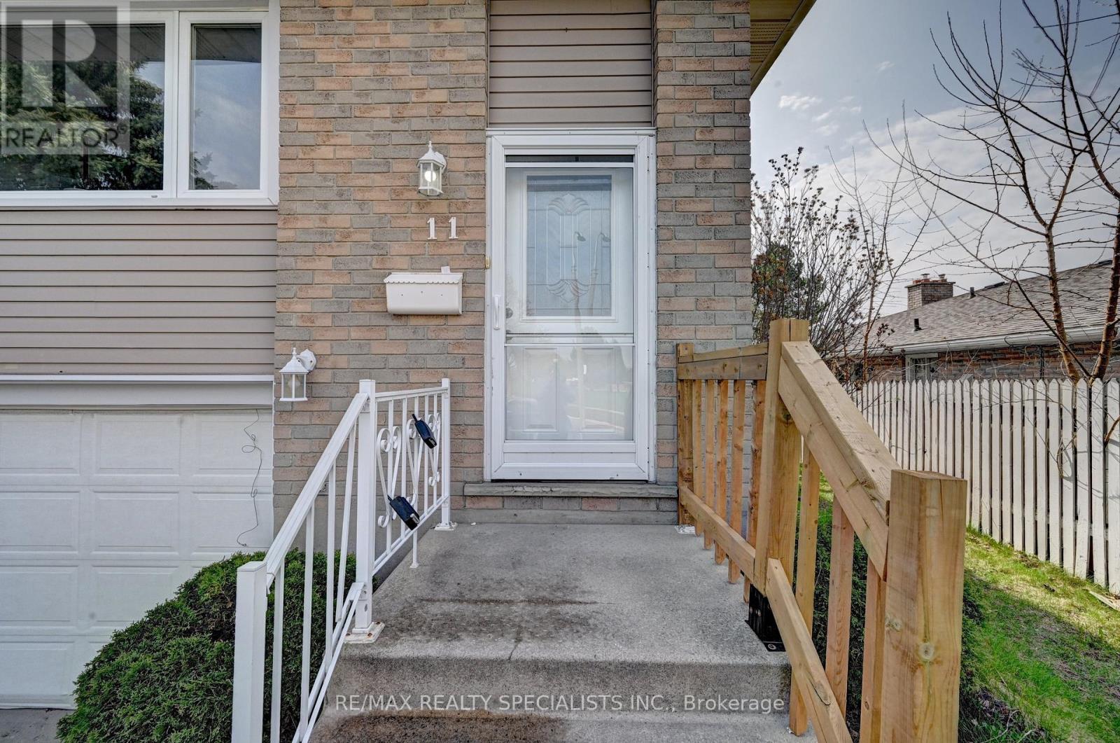 11 Dinison Crescent, Kitchener, Ontario N2E 2W3 - Photo 24 - X13240494