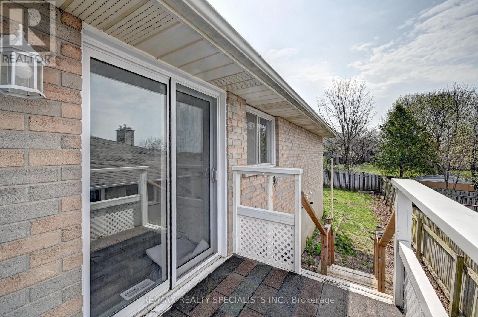 11 Dinison Crescent, Kitchener, Ontario N2E 2W3 - Photo 4 - X13240494
