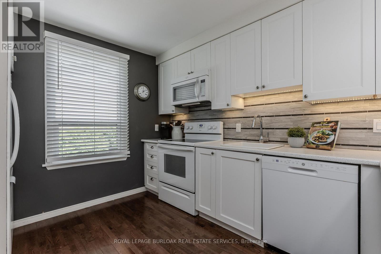 2157 Mountain Grove Avenue, Burlington, Ontario  L7P 2H8 - Photo 8 - W13241004