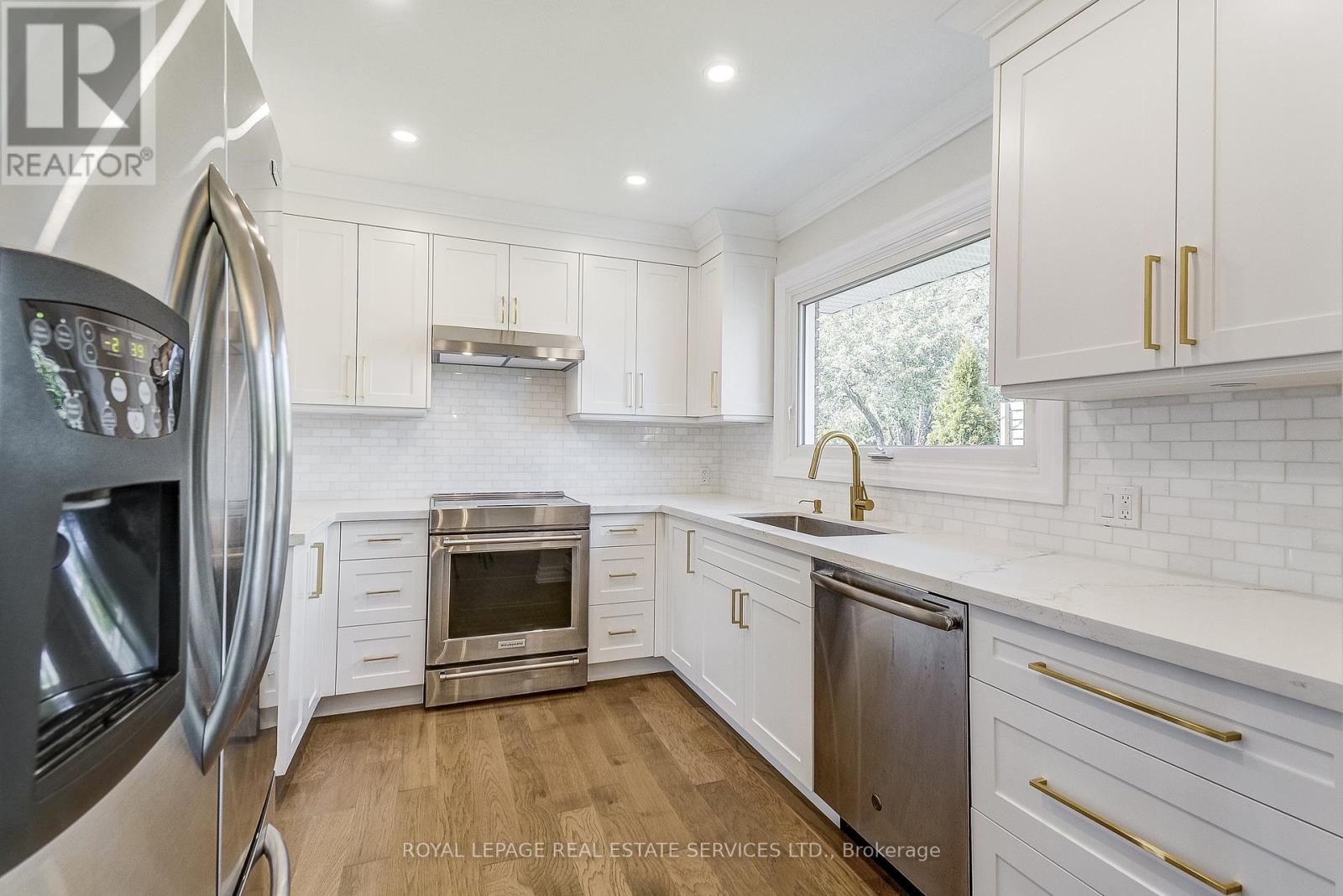 351 Strathcona Drive, Burlington, Ontario  L7L 2E4 - Photo 12 - W13241052