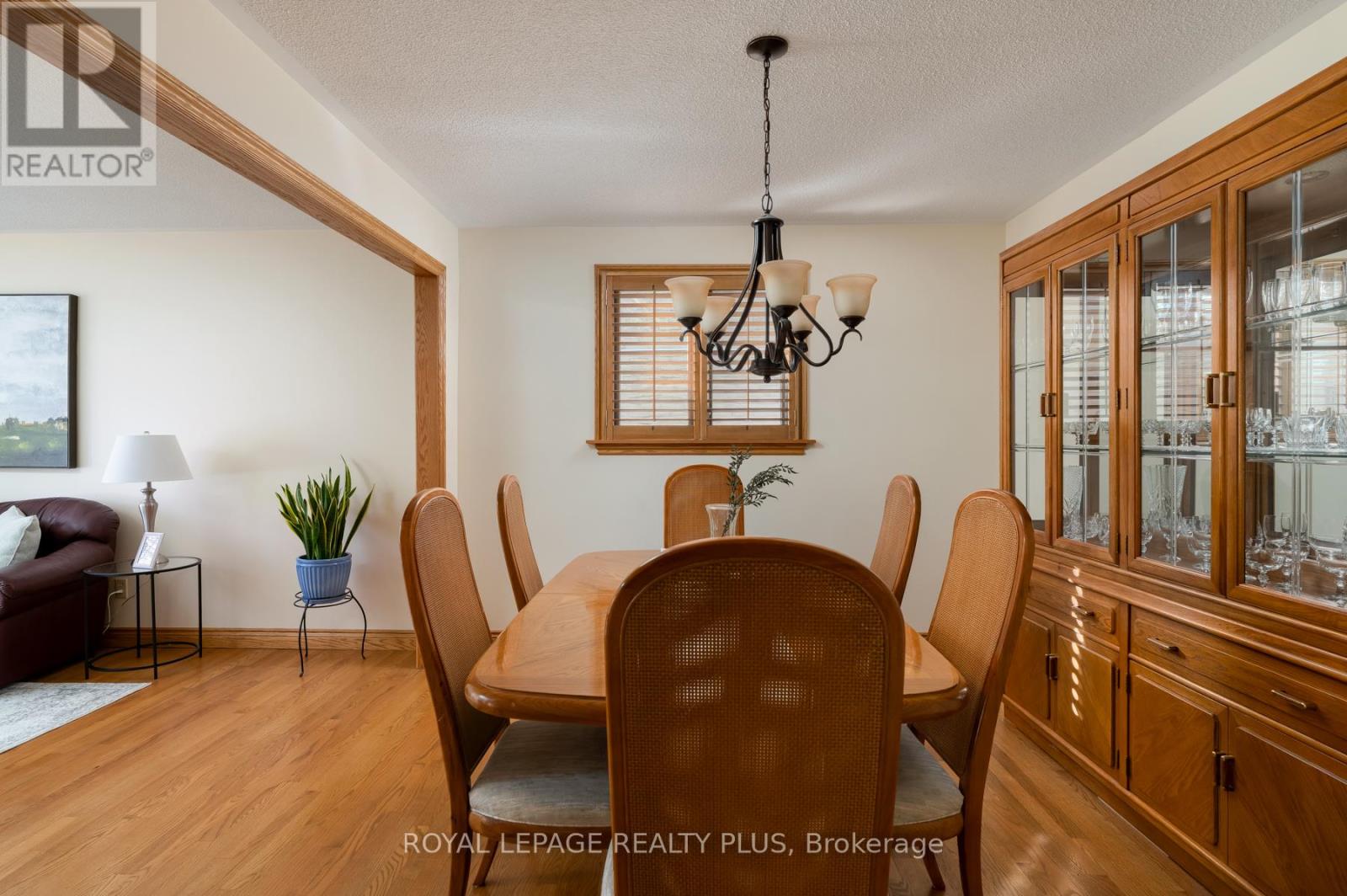 3629 Swirlingleaves Crescent, Mississauga, Ontario  L4Y 3P7 - Photo 11 - W13240370