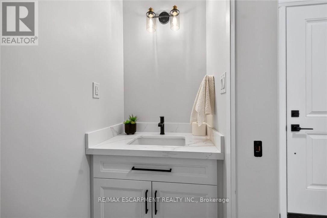 45 B Howard Street, Haldimand, Ontario  N0A 1H0 - Photo 5 - X12732948