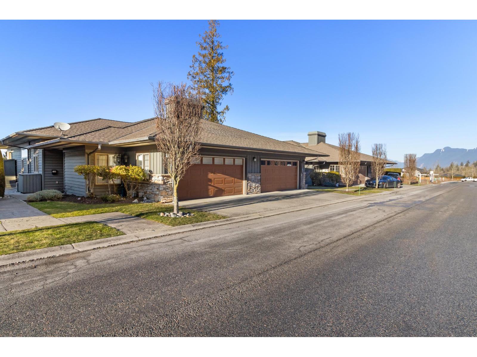 104 51096 FALLS COURT|Eastern Hillsides