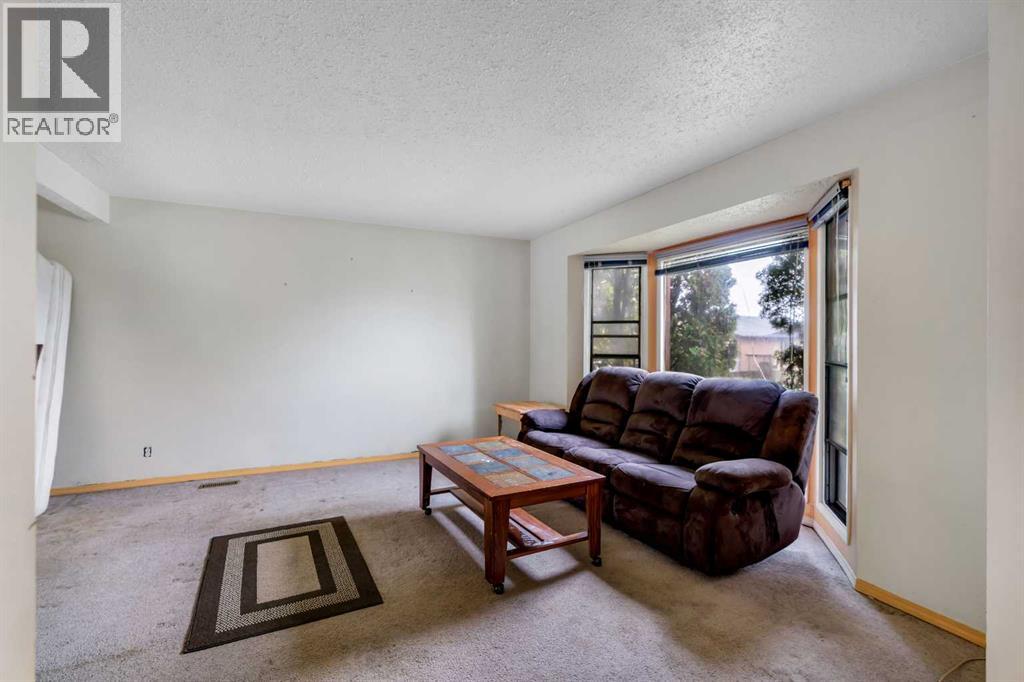 37 Templeby Way Ne, Calgary, Alberta  T1Y 5N7 - Photo 6 - A2317225
