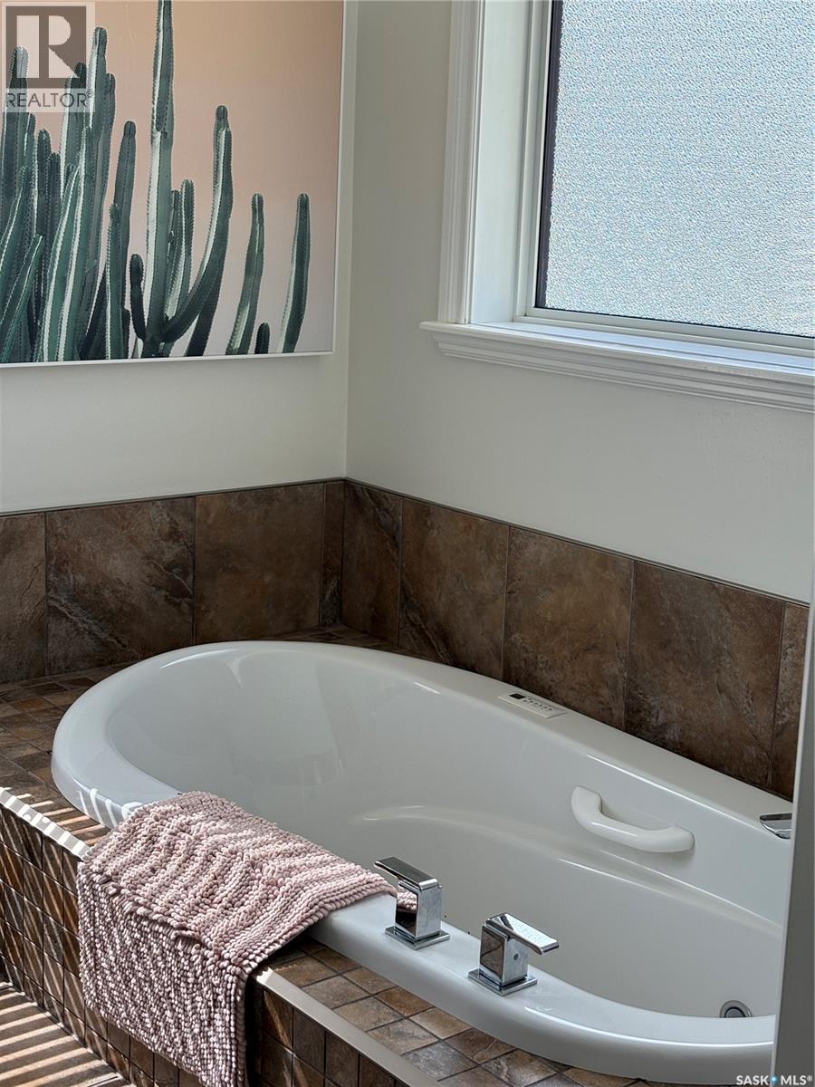 1451 1st Avenue Nw, Weyburn, Saskatchewan  S4H 3E3 - Photo 17 - SK038256