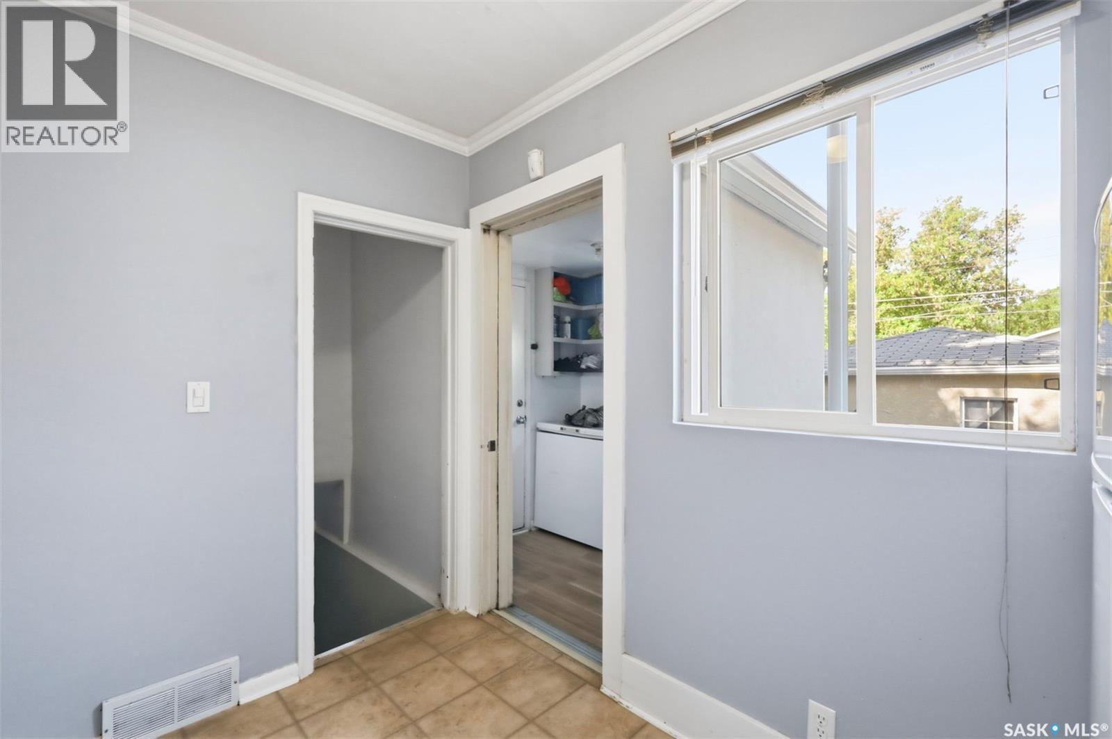 921 H Avenue N, Saskatoon, Saskatchewan  S7L 2C4 - Photo 11 - SK038099