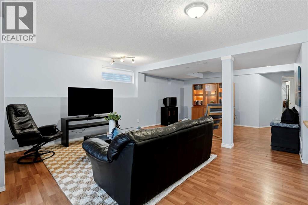 390 Douglas Ridge Circle Se, Calgary, Alberta  T2Z 3H6 - Photo 32 - A2317736