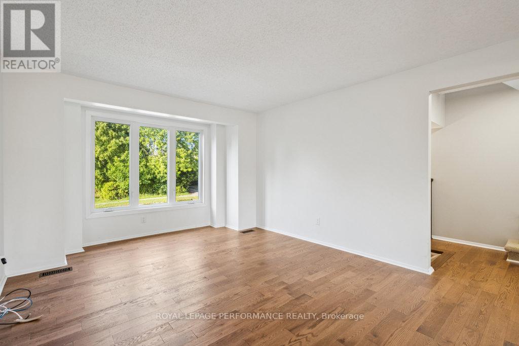 8 Gillespie Crescent, Ottawa, Ontario  K1V 9X8 - Photo 11 - X13241300