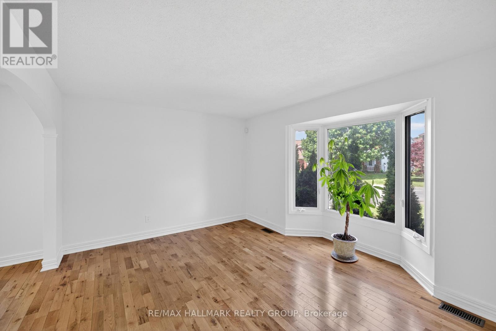 6202 Ravine Way, Ottawa, Ontario  K1C 2W4 - Photo 5 - X13241342