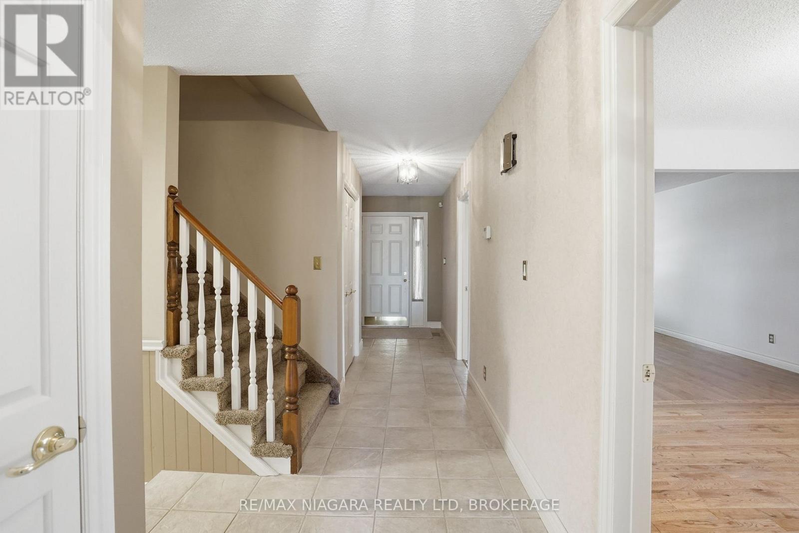 65 October Drive, St. Catharines, Ontario  L2N 6J4 - Photo 4 - X13241404