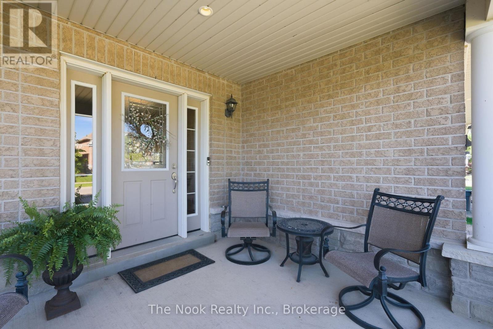 337 Bons Avenue, Clarington, Ontario  L1C 0A2 - Photo 4 - E13241412