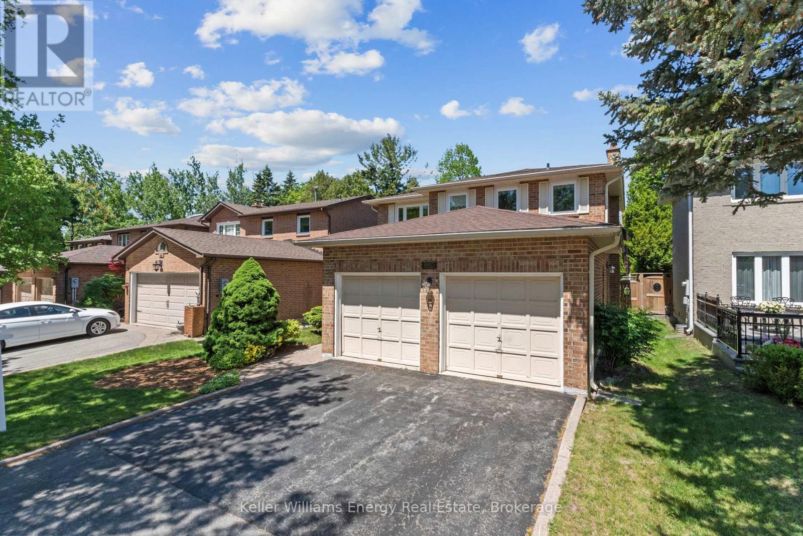 62 Mccallum Drive, Richmond Hill, Ontario  L4C 7T5 - Photo 2 - N13241196