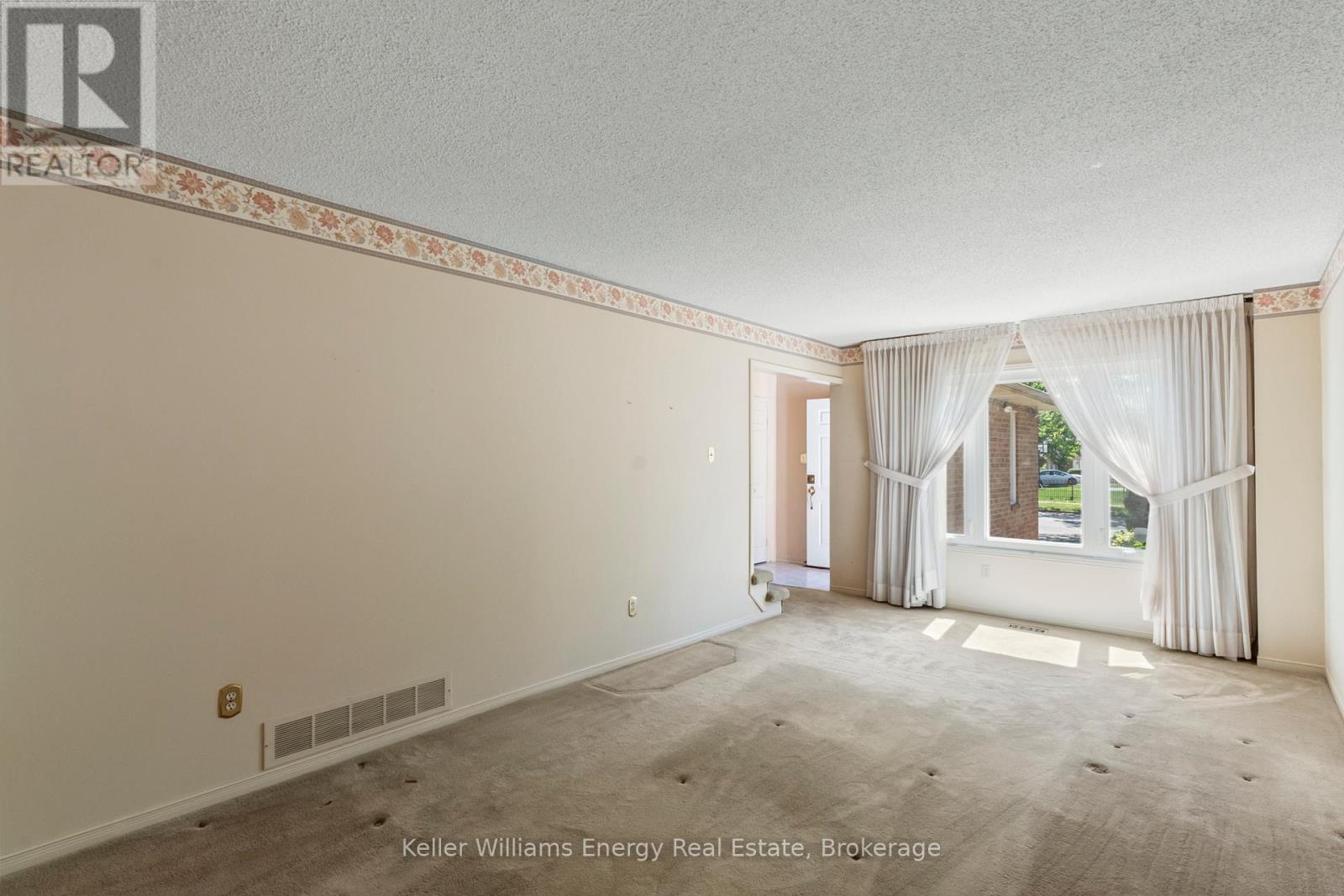 62 Mccallum Drive, Richmond Hill, Ontario  L4C 7T5 - Photo 9 - N13241196