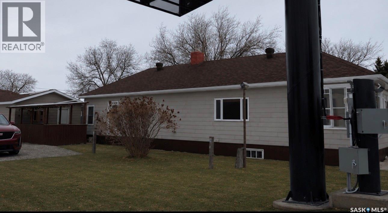 52 2nd Avenue Ne, Swift Current, Saskatchewan  S9H 2C5 - Photo 2 - SK026635