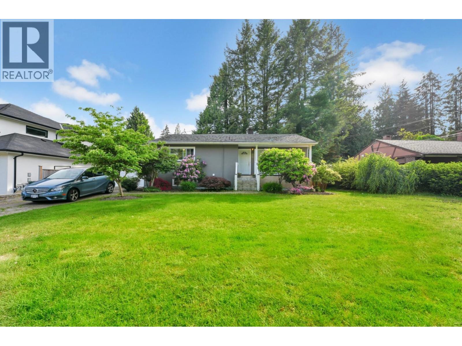 1075 Ruthina Avenue, North Vancouver, British Columbia  V7R 2E7 - Photo 38 - R3132078