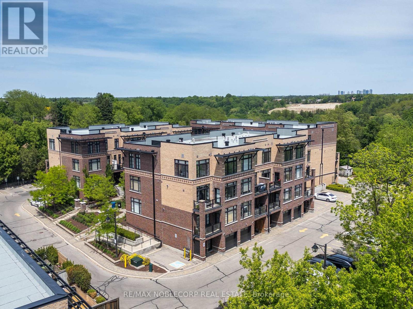 40 - 8167 Kipling Avenue, Vaughan, Ontario  L4L 0G4 - Photo 2 - N13240530