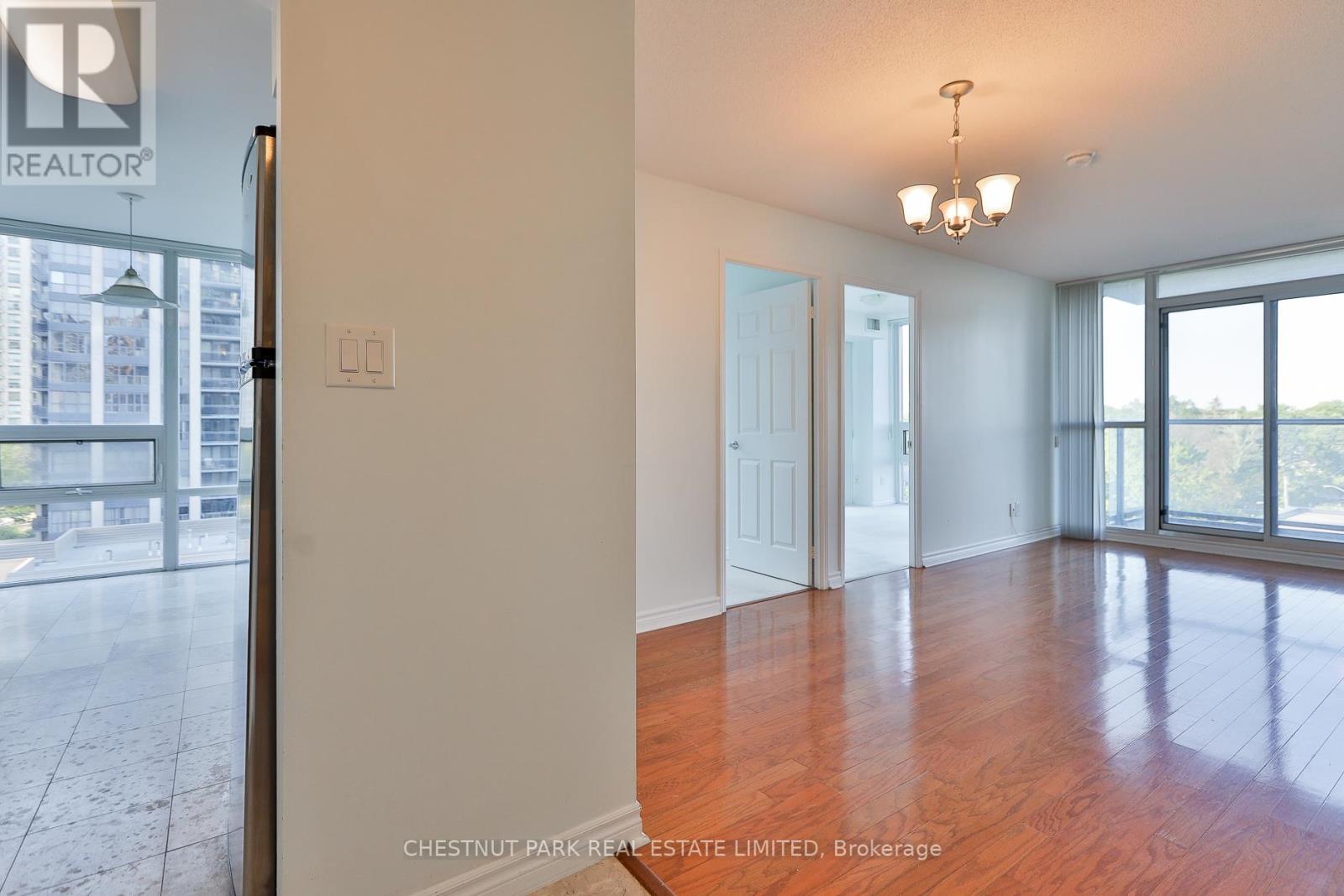 720 - 35 Hollywood Avenue, Toronto, Ontario  M2N 0A9 - Photo 3 - C13235106