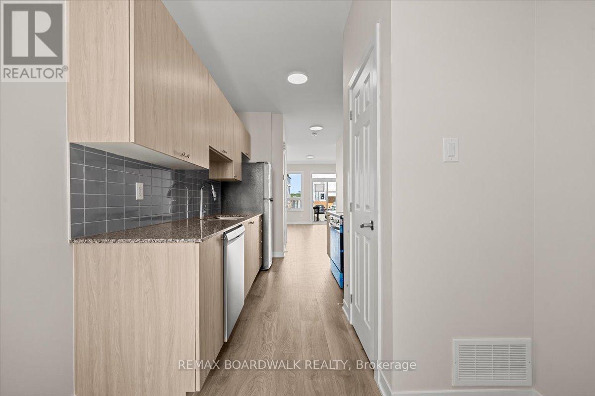 243 Lamarche Avenue, Ottawa, Ontario  K1W 0M5 - Photo 3 - X12965852