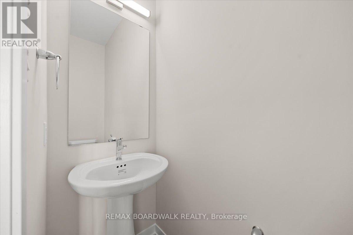 243 Lamarche Avenue, Ottawa, Ontario  K1W 0M5 - Photo 9 - X12965852